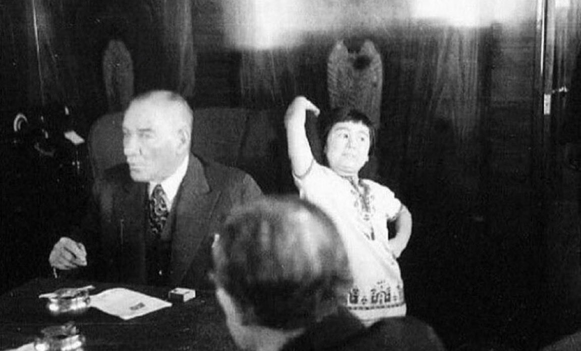 e🎗️ tweet media