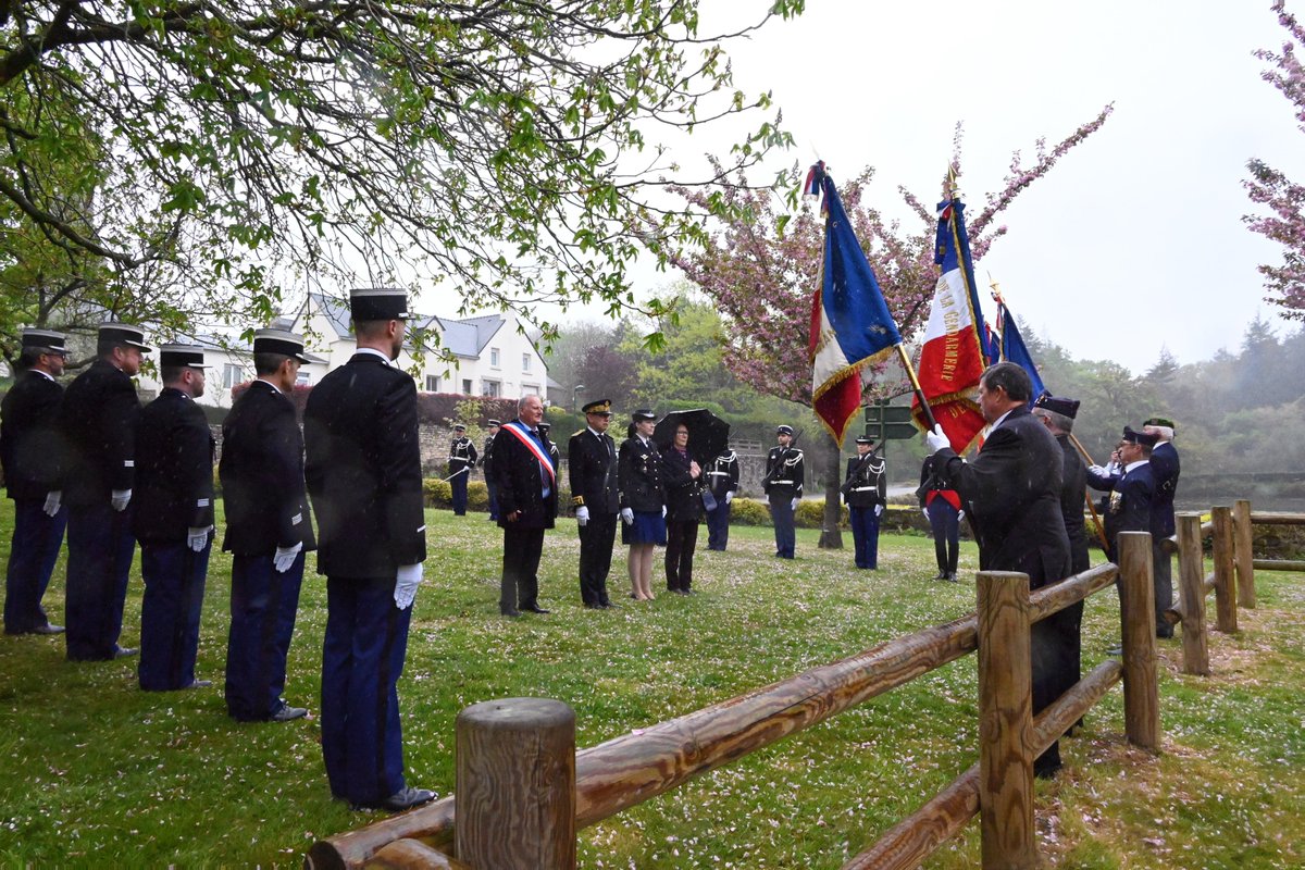 Prefet56's tweet image. Cérémonie |
Hommage au Colonel de gendarmerie, Arnaud Beltrame – Trédion - #Morbihan - 15 avril 2026

Ce mercredi 15 avril, à #Trédion dans le Morbihan, un hommage a été rendu au colonel Arnaud Beltrame, tué par un terroriste islamiste le 24 mars 2018.

Présidée par Michaël Galy,