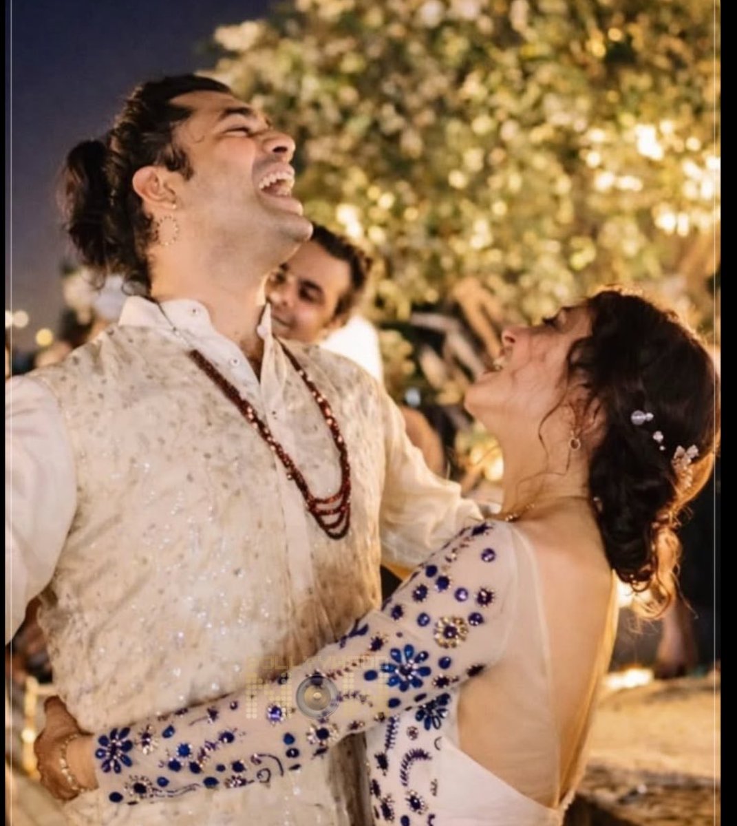 Buzzzooka Scrolls tweet media