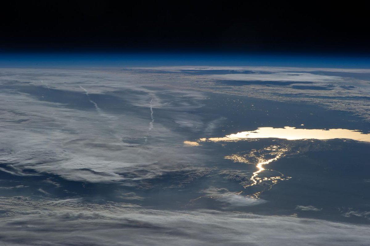 Rudeboymessiah's tweet image. This is what earth really looks like from vast height. #FLAT