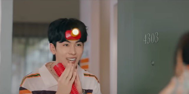 AllNews_th's tweet image. “เพิร์ธ” ช็อกสุดขีดแม่แวะมาหา ยังไม่ได้บอกเป็นแฟน “แซนต้า”

#PerthTanapon #Santapp
#PerthSanta 
#LoveYouTeacherSeries
#GMMTV 

🔗 facebook.com/share/p/1BLVtv…
​กำลังสดใสอยู่ดีๆ “ครูพบเมฆ” (เพิร์ธ ธนพนธ์) ก็ต้องช็อกสุดขีด เมื่อแม่ (เต๋า สโรชา) ทำเซอร์ไพรส์ แวะมาหาโดยไม่บอกล่วงหน้า