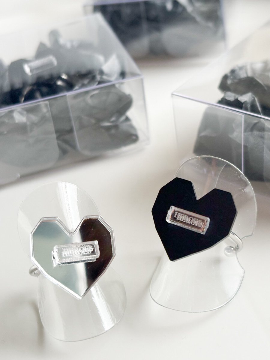 これは頒布物では無いんですが🖤も良さそう🙆🏻‍♀️