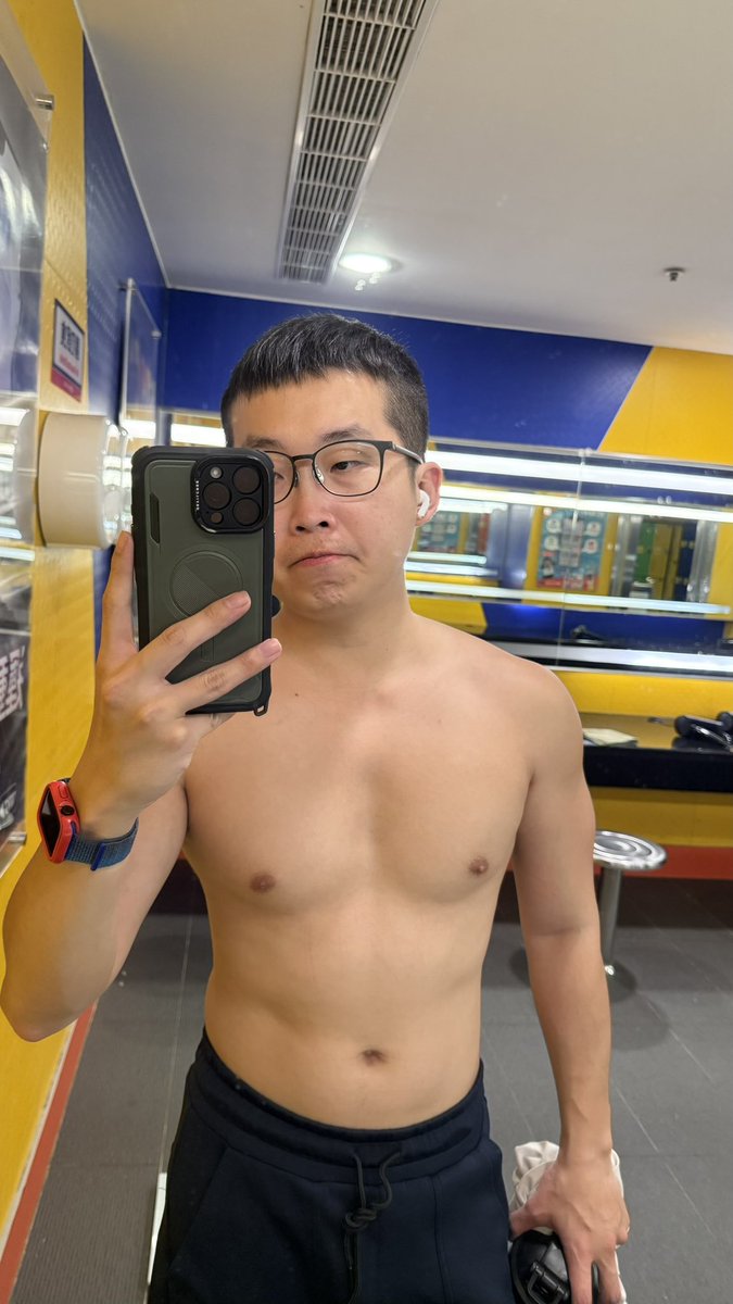 早上下班就去練的疲憊狀態
也太想睡⋯⋯⋯