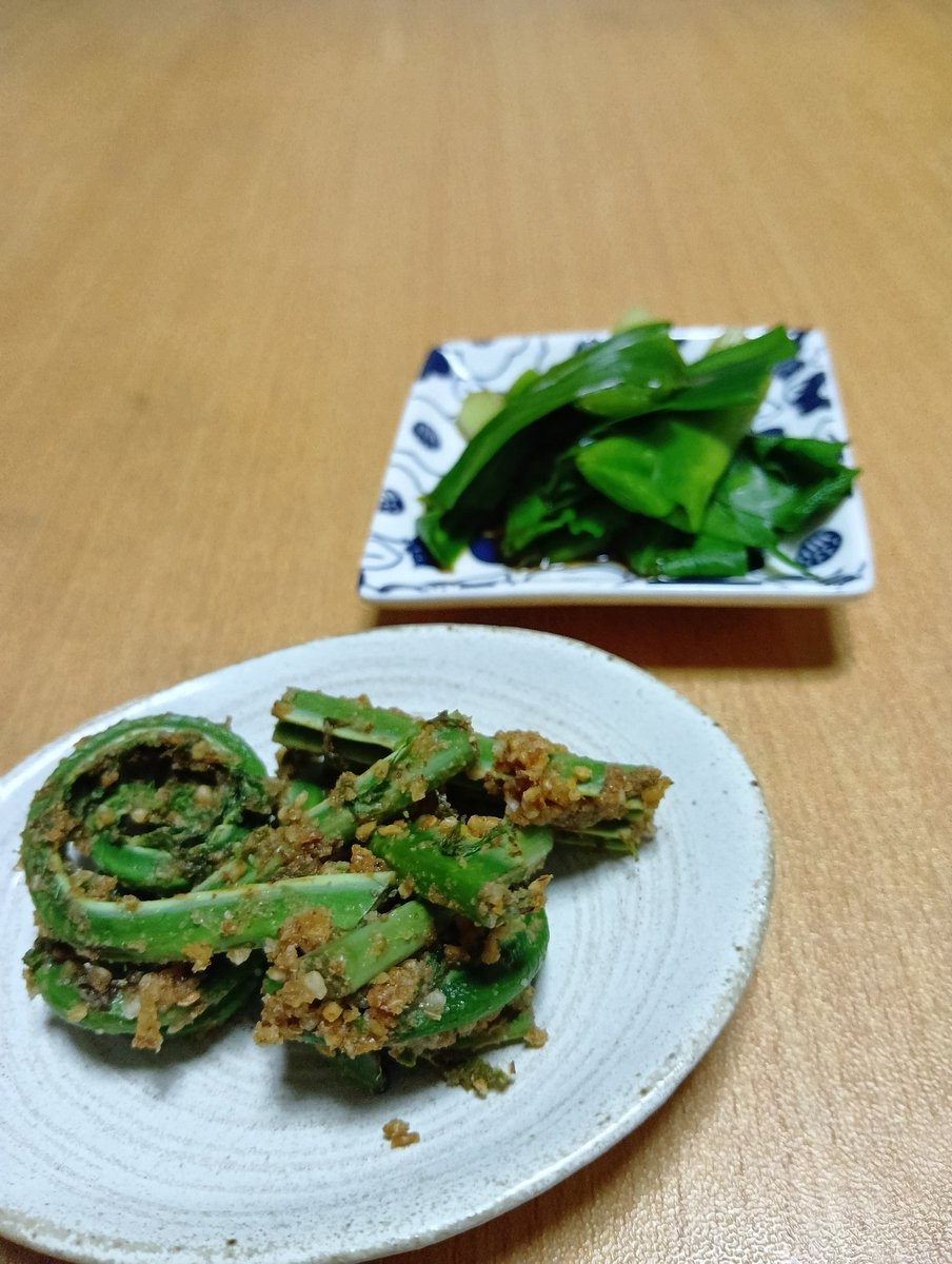 青パン tweet media