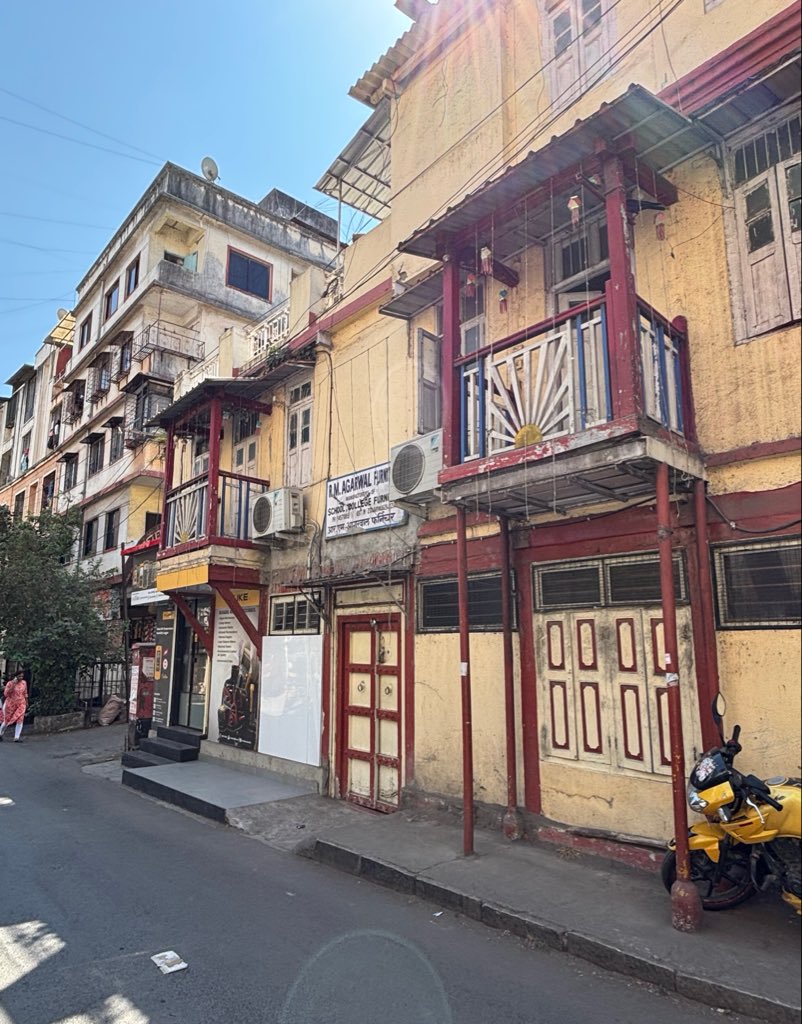 dhavalkulkarni's tweet image. The beautiful houses of #KasbaPeth, #Pune 

#architecture #PuneHistory #history #heritage #PuneHistory #Marathi #Maharashtra