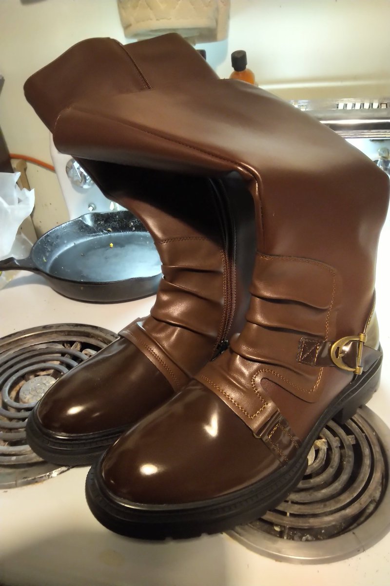 nikko_wolf's tweet photo. Cooking up the new #starfox #cosplay boots.

These just came in and will be getting the added shine armor bits to them.
They are a perfect starting point  for this project.

As found on Temu (it's cosplay doesn't need to be high quality) https://t.co/AIOgyVrEXz