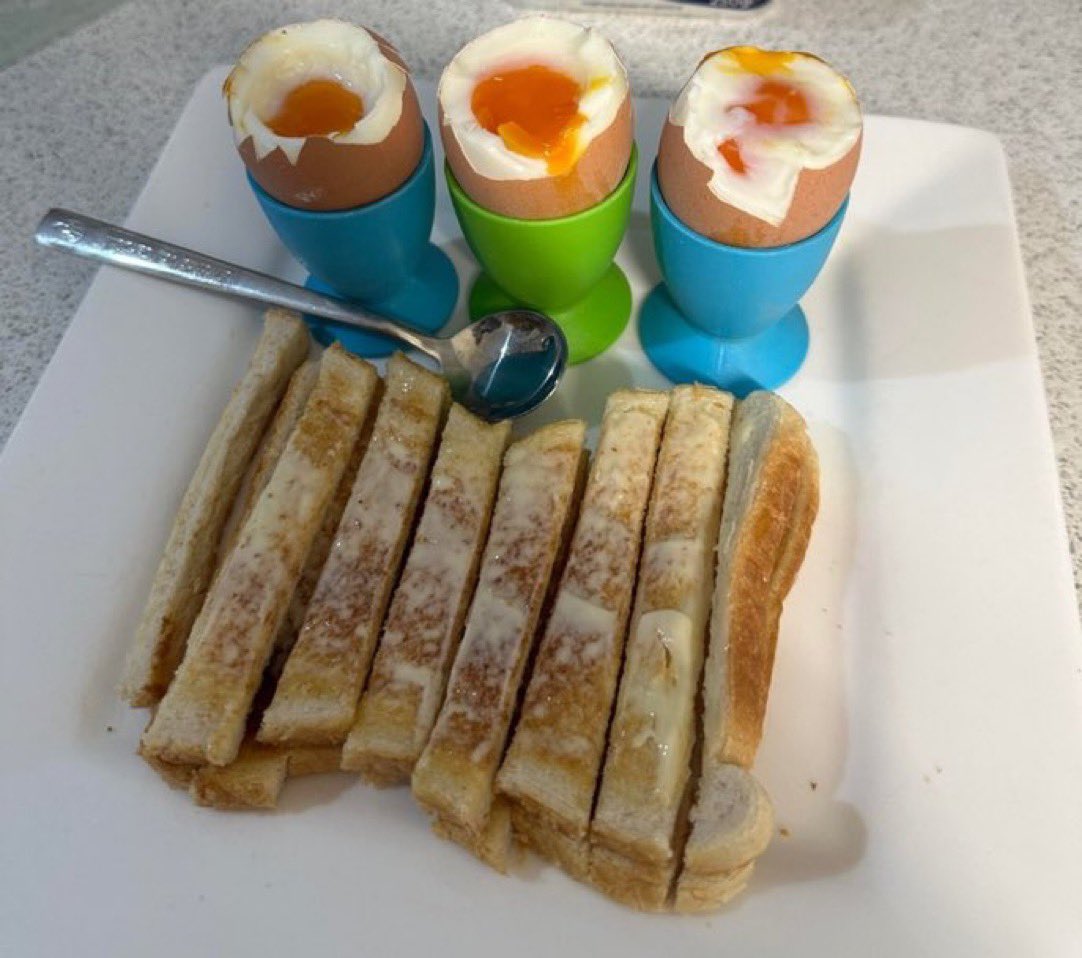 No Context Brits tweet media