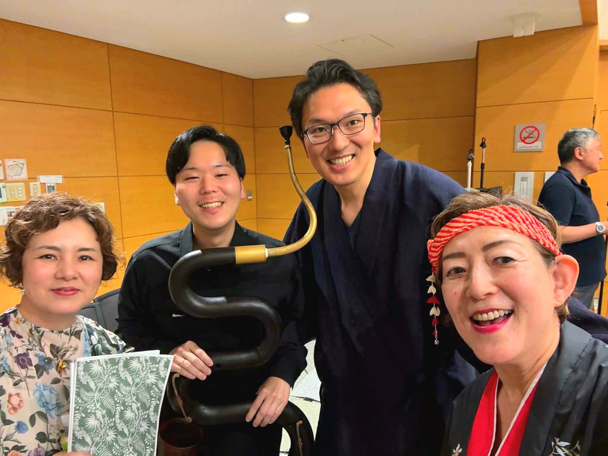 mitsuki_serpent's tweet image. 先週の土曜日はAK choir主宰の鬼無さんに誘って頂き、リトアニアから来日したシェシェルギーテ4姉妹を囲んでの文化交流コンサートにご一緒させて頂きました😋

音楽は国境も言葉も超える✨
本当に楽しいコンサートでした🎵
心からありがとうございました✨

#セルパン #serpent #へびのね