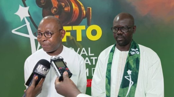 agossou01's tweet photo. Ouverture de la 9e édition du #FIFTO avec 33 films à découvrir. Entre concours en langues locales, ateliers et #coopération avec le #Sénégal, notre pays affirme son ambition pour le 7e art. Rendez-vous dans les salles jusqu'au 18 avril pour célébrer nos histoires.
#Togo #Cinéma https://t.co/cl4u1An77Y