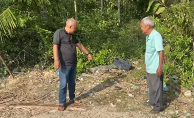 SinarOnline's tweet image. 'Apa salah abang, kenapa pukul dia sampai mati?'

Pemuda OKU lembam, Muhammad Zakir Fikry ditemui berlumuran darah dan meninggal dunia selepas 17 jam bertarung nyawa di hospital.

Artikel:  sinarharian.com.my/article/775969…

#sinarharian #beritaterkini #bunuh