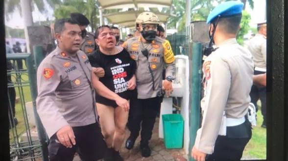TheUncleDee's tweet photo. @doelpaten Lain kali langsung DISELAIN aja orang ini

@adearmando61 sampah bangsa

Pemgadu domba nggak ada manfaat utk Negara ini, justru cuma parasit

Cuma orang BERMASALAH yg mau dekat BINATANG satu ini https://t.co/GkGfDZanc8