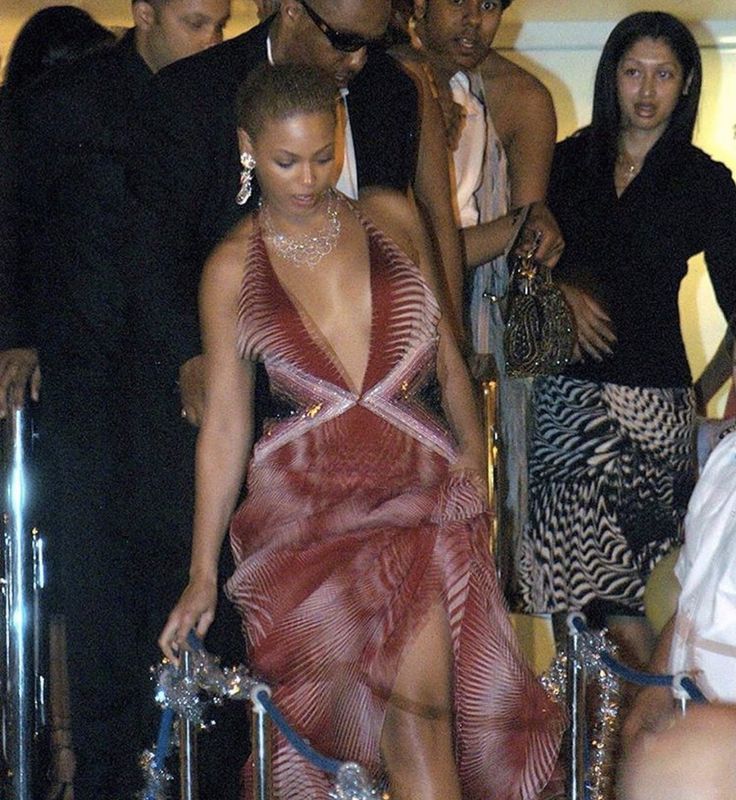 iLissaNJ's tweet image. Throwback Bey &amp;amp; jay New Years Eve party 2004
#Beyonce #jayz #BeyonceandJayz #throwback