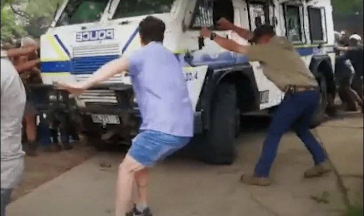 F|○¥D tweet media