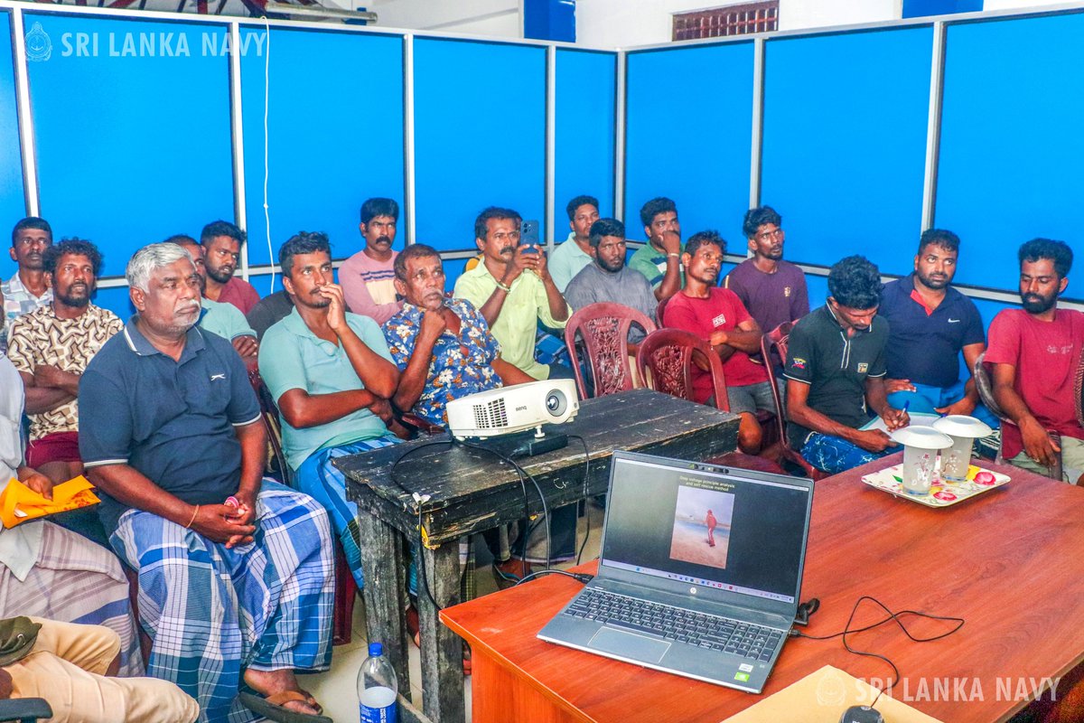 srilanka_navy's tweet image. The @srilanka_navy and @SLCoastGuard teamed up to deliver Basic First Aid training to local fishers, equipping them with life-saving skills for emergencies at sea.
#FirstAid #FishingCommunity

Read more: shorturl.at/WYgFj
