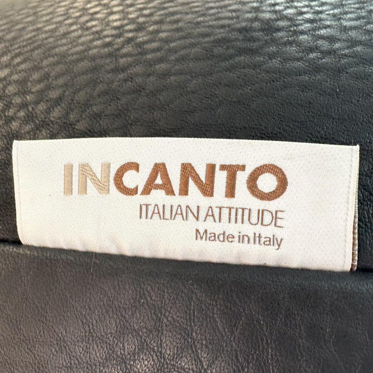FarraDesign's tweet photo. Check the tag on the sofa you intend to acquire. It tells you who made it and from which country it comes. This is your guarantee !
@ItalyinLebanon @Italy @CraftedInItaly https://t.co/llXNbVCe5P