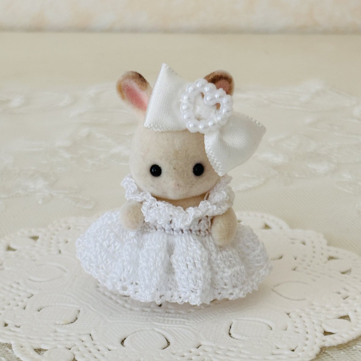 真っ白な赤ちゃん用ワンピースセット😊
スカートを少し変えてみたよ😍
どっちも可愛くない⁉️
親バカw😂

#シルバニア赤ちゃん服
#メルカリ出品中