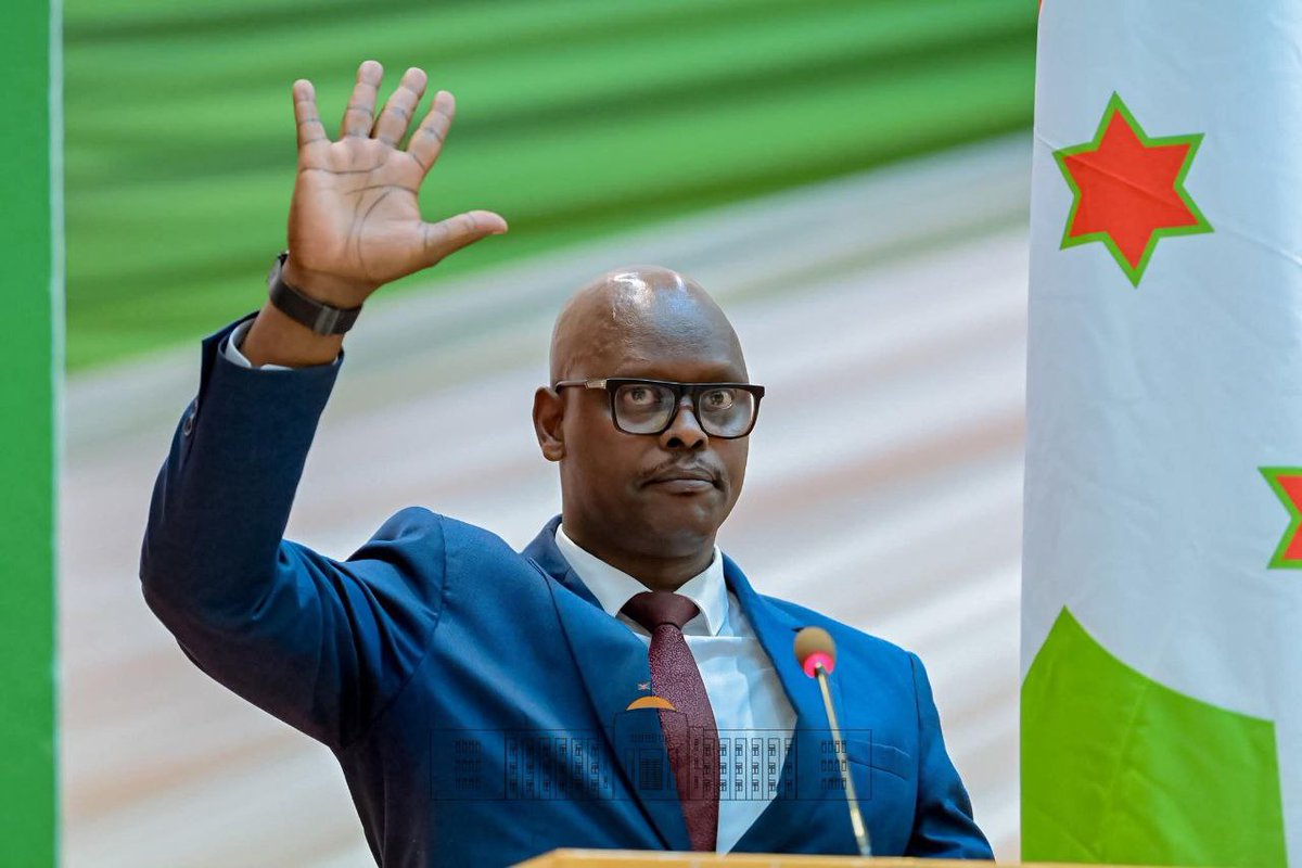 vanmutoka1's tweet photo. #Burundi: Le ministre de la Communication burundais, #Gabby_Bugaga, a été retrouvé mort ce jeudi 16 avril 2026 dans son véhicule à #Kivoga. Des sources non confirmées par les officiels indiquent que la clé de contact de sa jeep aurait été retrouvée dans un sac avec lui et non dans la voiture, ce qui laisse croire au mibile " d’un assassinat. "