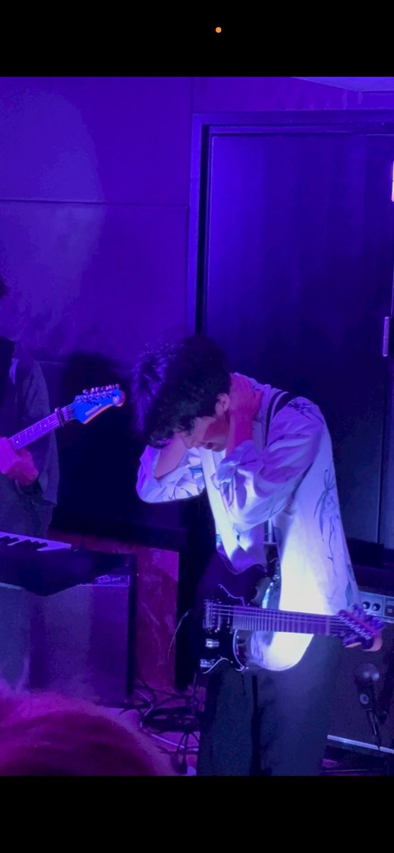 BHC_kitasato's tweet photo. 【🎸幹部紹介🎶】
4番目に紹介するのは、！

副学生責任者(Gt.)：ももい ゆうじろう
[理学部 物理学科]

好きなアーティスト
⋯ハンブレッダーズ、NEE、Red Hot Chili Peppers

Bの頼れるサブリーダー！🌟
演奏中の表情が癖になる⁉️‼️大学始めなのにめちゃくちゃ上手で超かっこいいギタリストです✨ https://t.co/sdxJRrzVRf