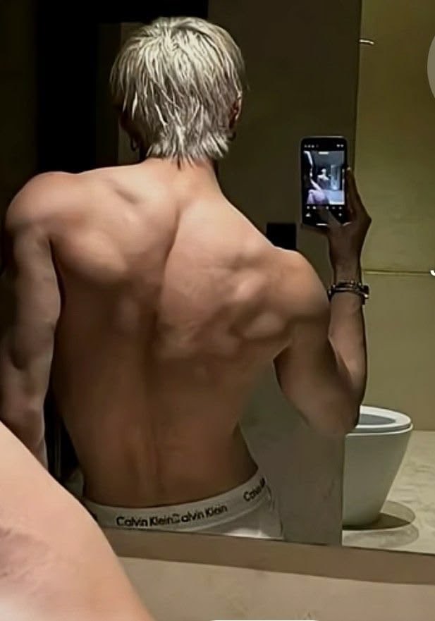 sabrI.Na 🌸 tweet media