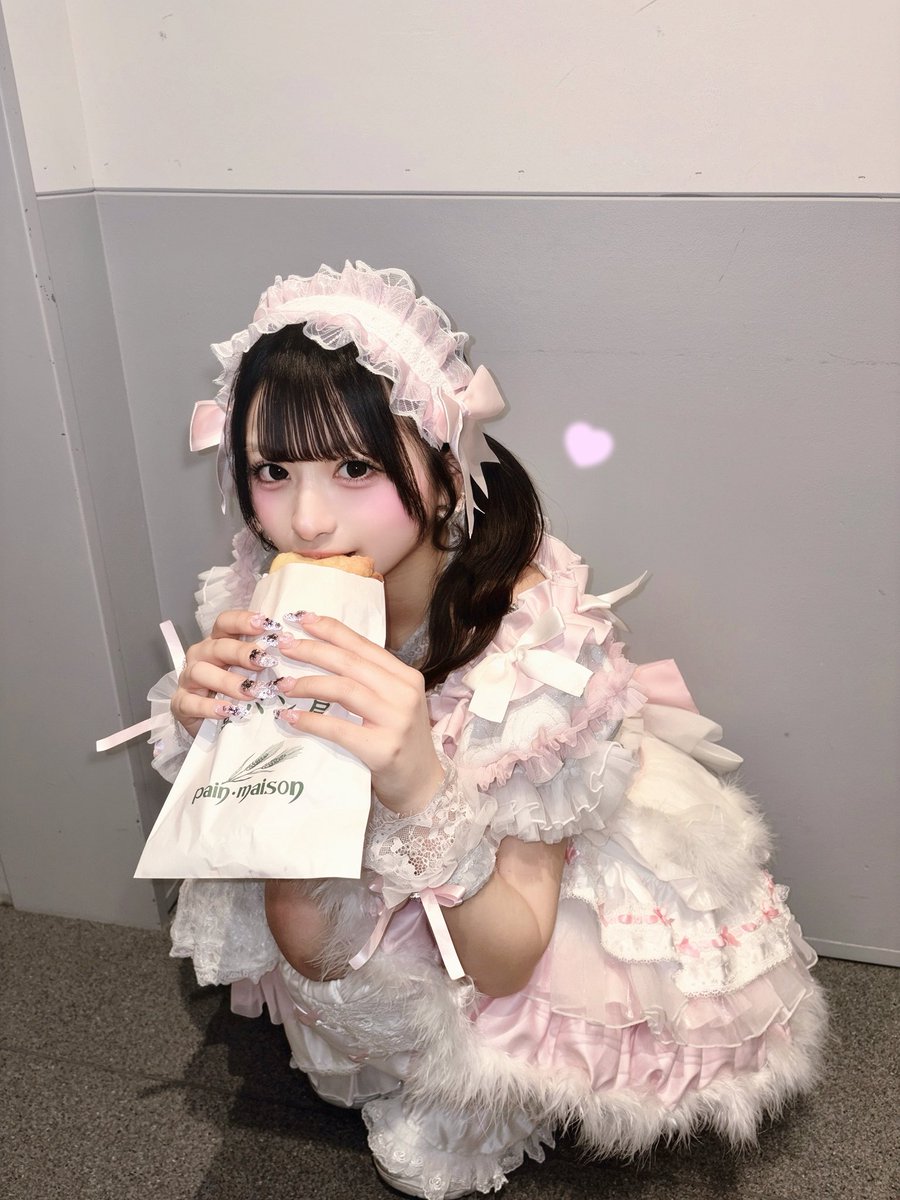 kanon_o523's tweet photo. つまみ食い🍞♡ https://t.co/WR7VgngDkU