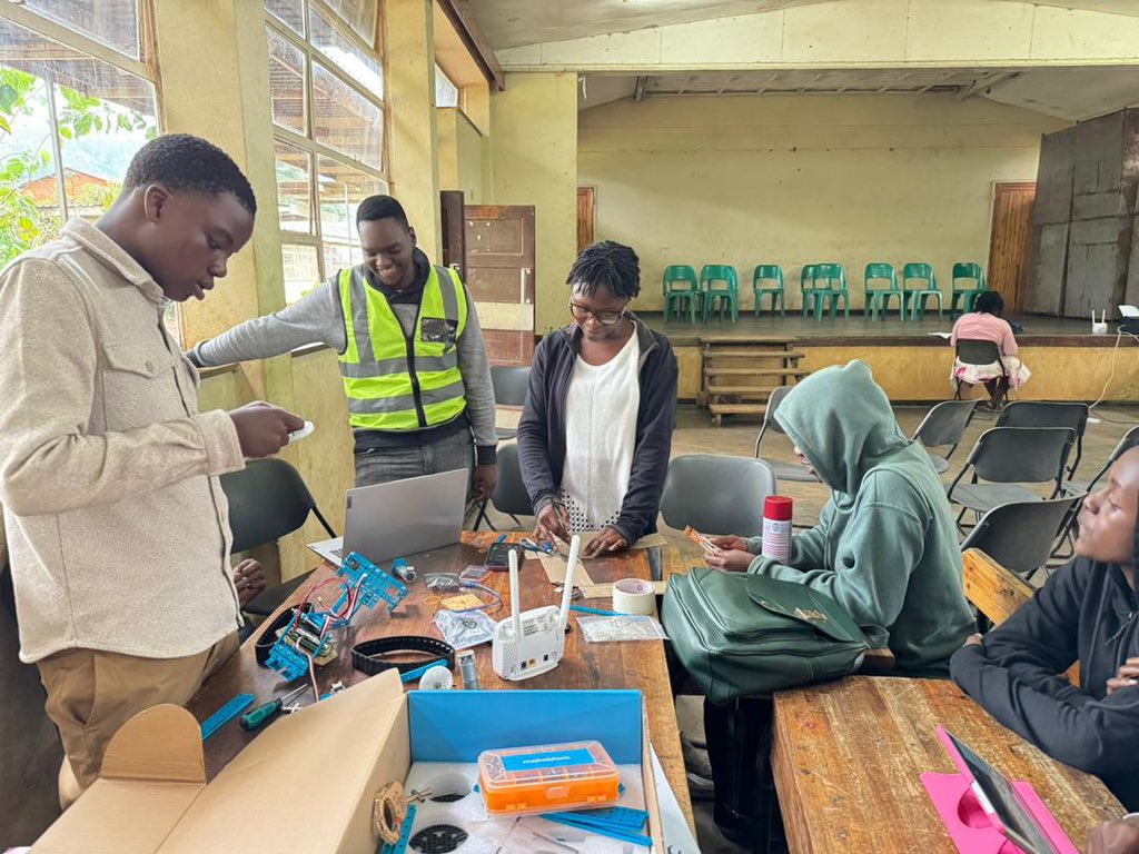 RoboticsMalawi's tweet photo. A robot is more than just a machine it can sense, think, and act. And the future? It’s already here 

Our students aren’t just learning, they’re building from scratch.
Through hands-on experience, they’re sharpening skills in problem-solving, creativity, teamwork, and innovation https://t.co/C8nIcuB6au