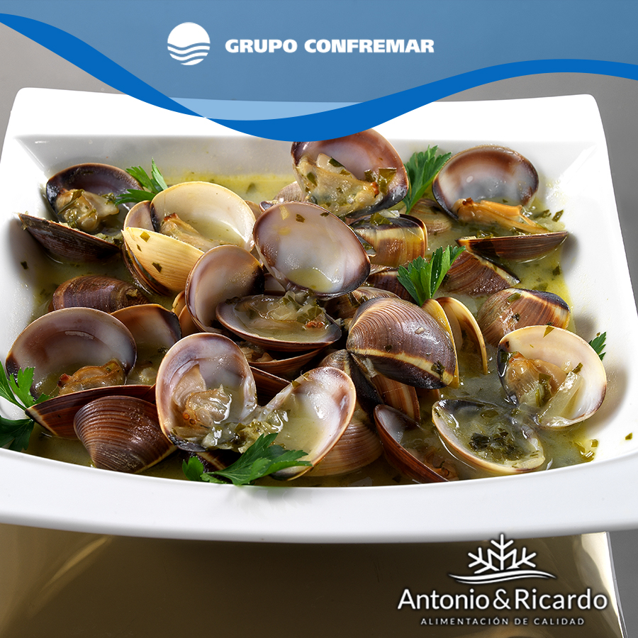 confremar's tweet photo. ¿Sueles incluir almejas en tu comida? Son muy sanas, con alto contenido en proteínas y minerales y bajas en grasa. Fáciles de cocinar nosotros te las ofrecemos limpias, listas para utilizar como más te gusten,  ¡atrévete a probarlas!
#AlimentacióndeCalidad #AntonioyRicardo https://t.co/QprJ6l7vCd