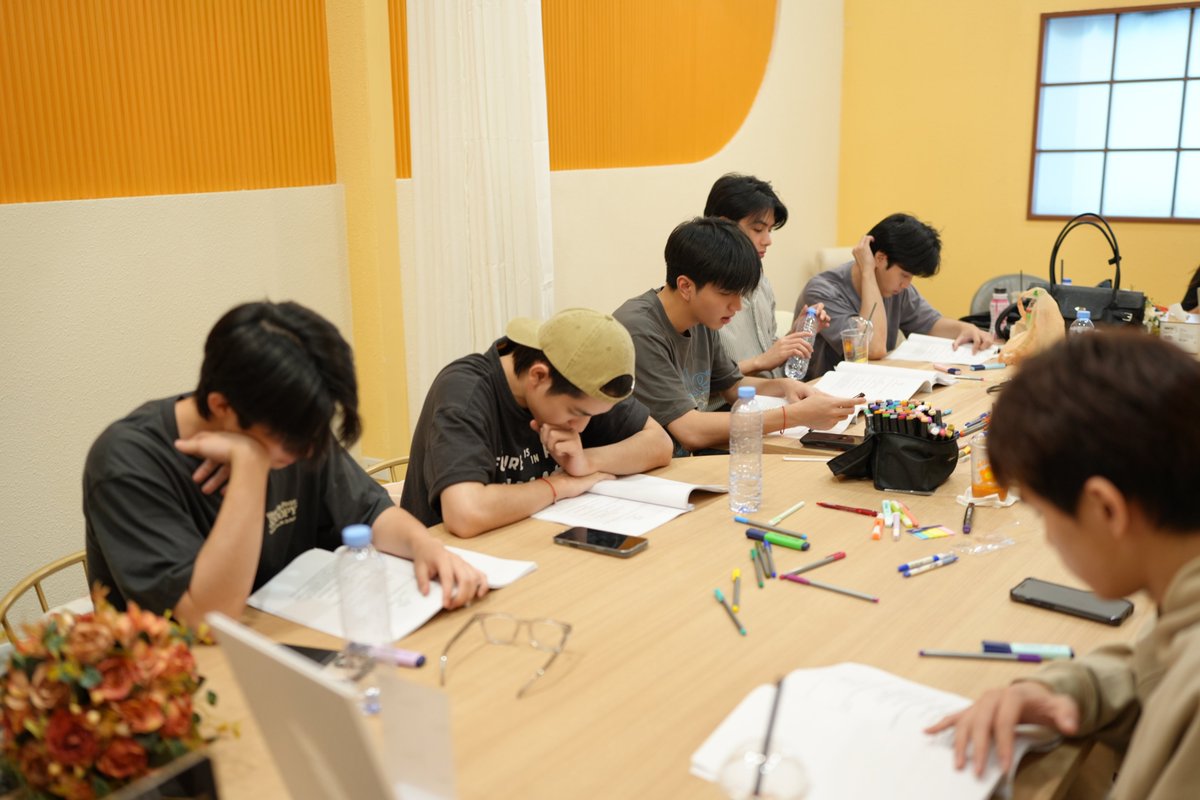 WEIRDO-101 แรงโน้มถ่วงระหว่างเรา tweet media