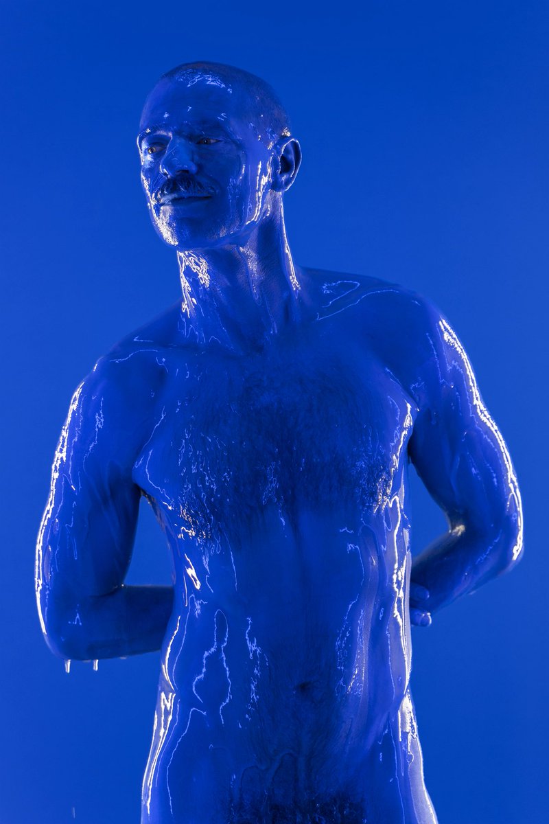 Ferran_SC_2026's tweet image. Le bleu monochrome : bien plus qu'une couleur, une porte vers l'immatériel. 💙 En effaçant les formes, on touche à l'infini et au spirituel. Une immersion totale où la sensation devient pure émotion.

#Art #Monochrome #Bleu #Contemporaryart #nude