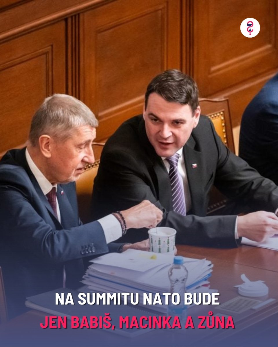 Milion chvilek pro demokracii tweet media