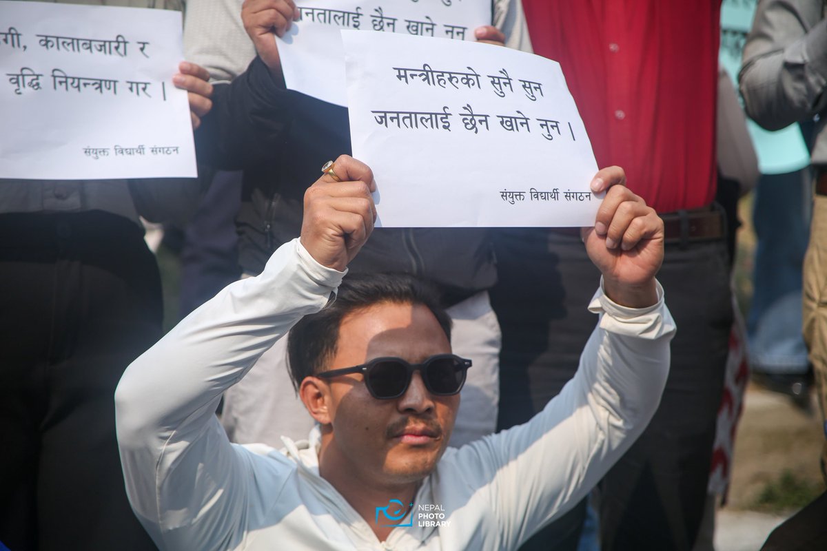nepalphotolib's tweet image. संयुक्त विद्यार्थी संगठनले पेट्रोलियम पदार्थको कर खारेज गरी मूल्य समायोजन र जनतालाई राहत प्याकेज घोषणाको माग गर्दै माइतीघरमा प्रदर्शनी ।
तस्बिर : विजेन अमात्य / नेपाल फोटो लाइब्रेरी
#nepalphotolibrary #NewsUpdate #NPL