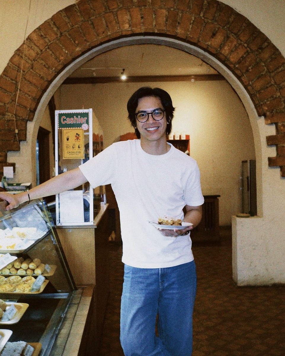 sals ◜◡◝ tweet media