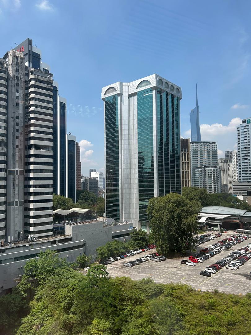 azlan_property's tweet image. Office @ Wisma UOA 2, Jalan Pinang KLCC Kuala Lumpur🚀! 
Corner unit with size 2,508 sqft. Walking distance to KLCC, Pavilion, MRT, Monorail &amp;amp; LRT. 📷 Contact now to arrange a viewing! tinyurl.com/mrym6n6c  b28/35 #mrt #lrt #monorail #klcc #wismauoa2 #kualalumpur #pavilion