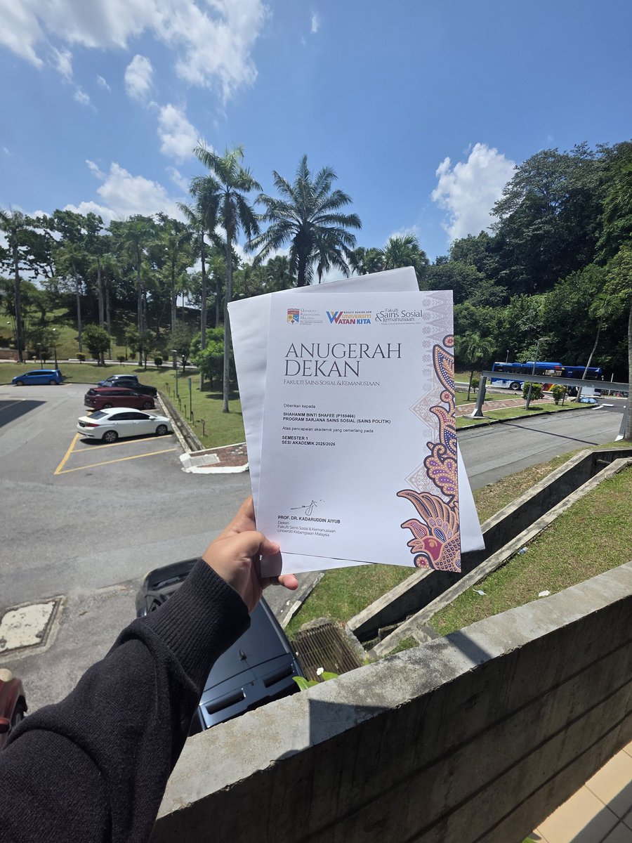 anim_shafee's tweet photo. Minat K-pop katanya buang masa…
But here i am quietly chasing my goals while enjoying what I love.
Alhamdulillah Dean’s List secured 🤍✨
#WatchMeWin #FromHateToGreat #kiiras #KIIRAS #tata #lingling #kurumi #Harin #kylie #doyeon #roah #키라스 https://t.co/L4wd7CoBCK