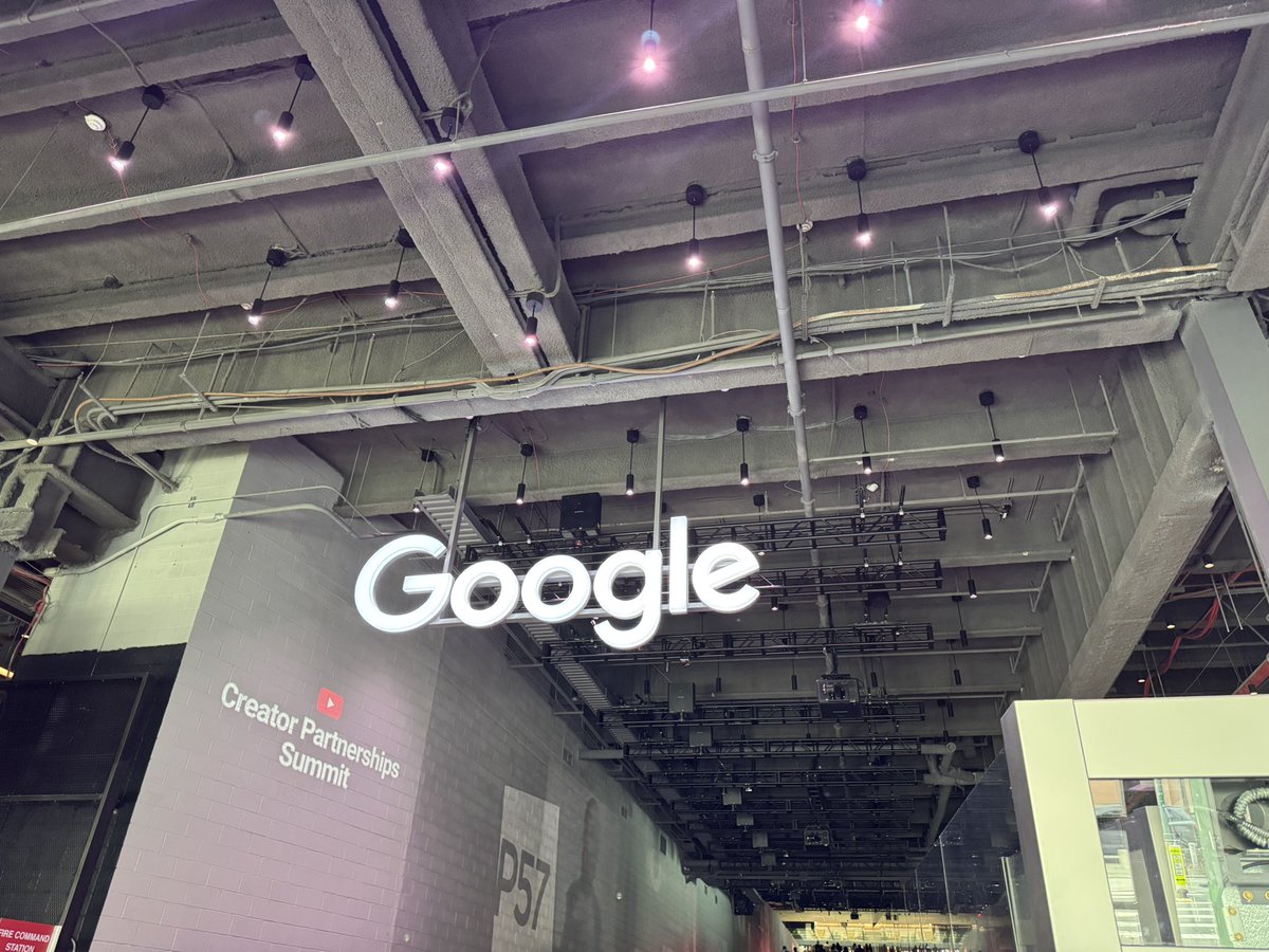jyu7cha's tweet photo. GoogleのNYオフィスへ🗽 https://t.co/2xTCkui8w3