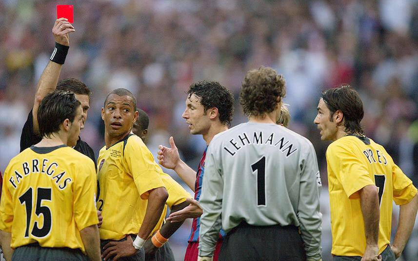 FandomID_'s tweet photo. Fans Arsenal pasti berasa perihnya final 2006, kayak bikin panggung final jadi momok setelah-setelahnya

Waktu itu, Lehmann kena kartu merah di menit-menit awal. Bikin gol heading Sol Campbell sia-sia karena dibales Eto’o &amp; Belletti https://t.co/k194UnEBze