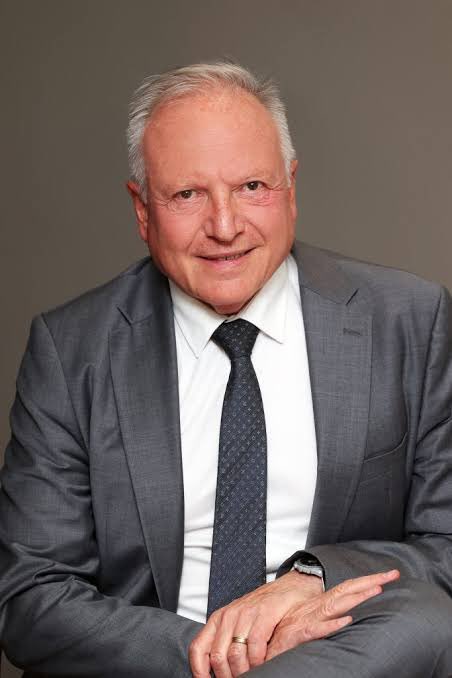 Msunu ka Johann Rupert tweet media