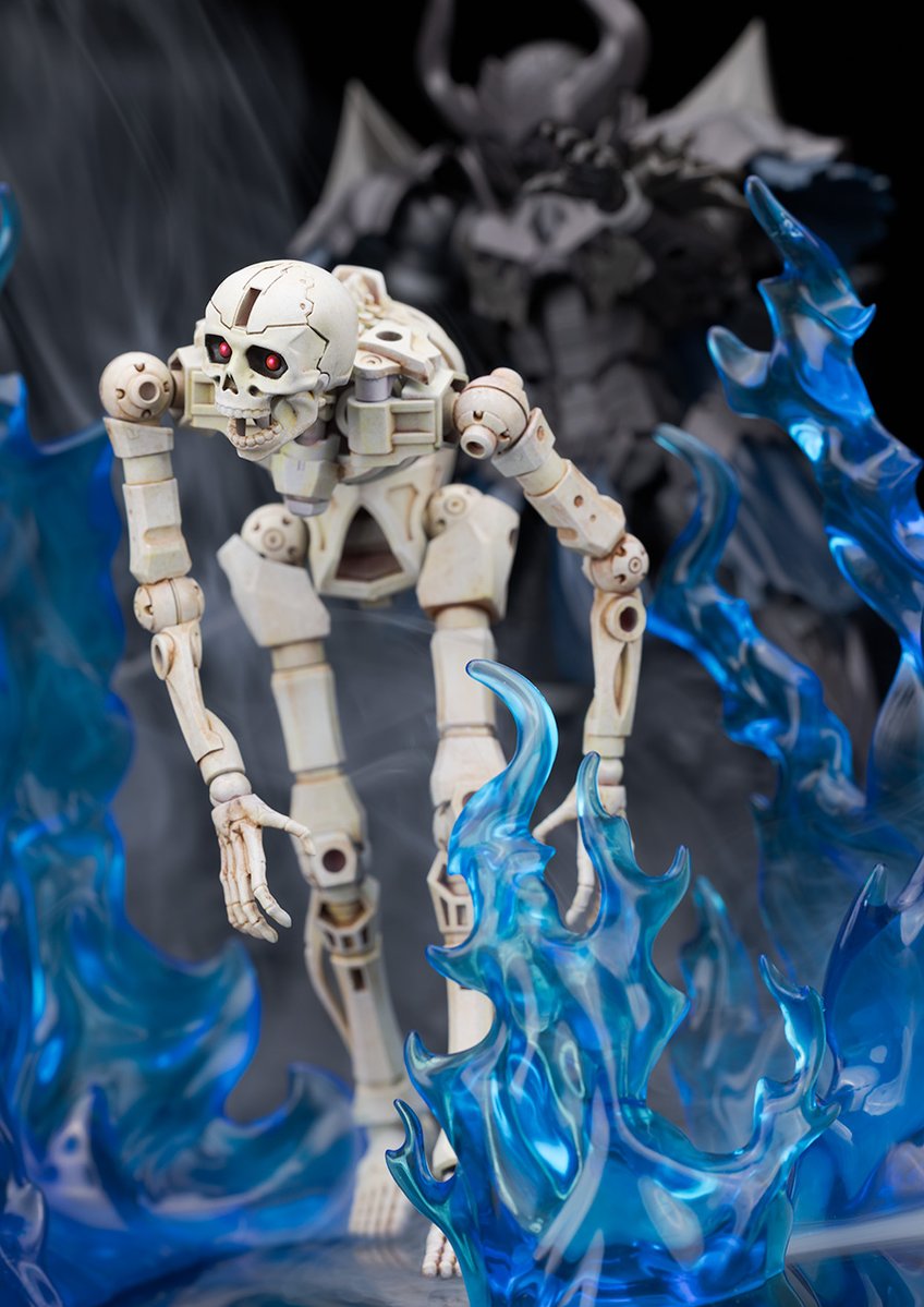 ガンプラの山を崩せ／星丸 tweet media