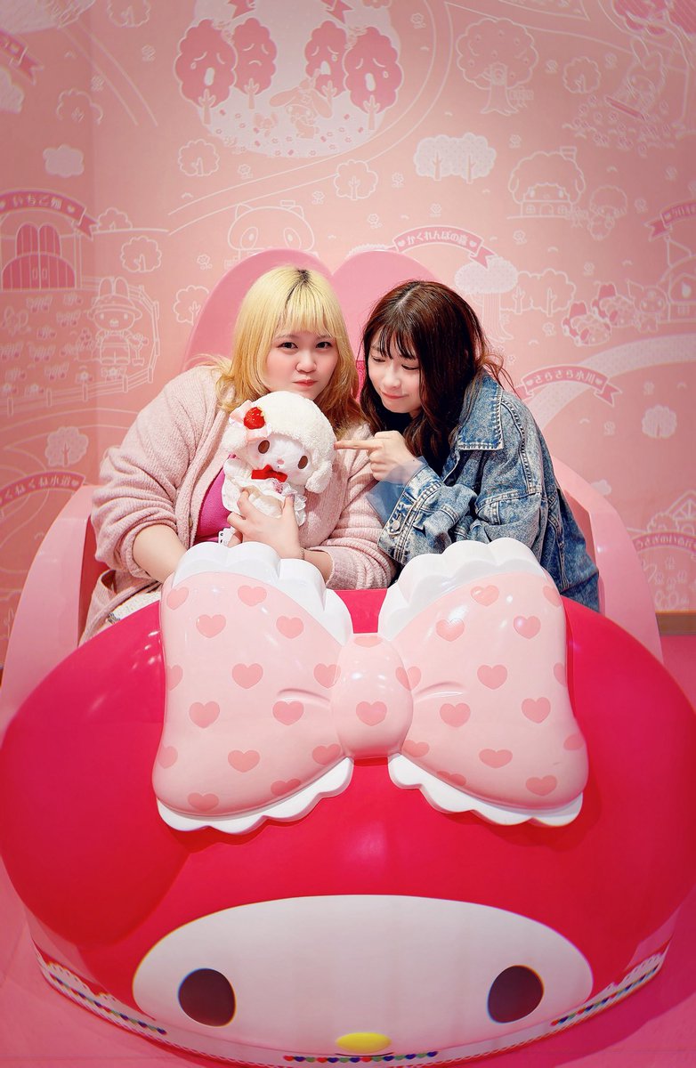 キリちゃんとーー！！！
ピューロランドいってきましたﾊｯﾋﾟｰ🩵🤍🩷

なんでもないとこで撮ったこの写真がすんごく良くてやな。いやぁ懐かしいねって笑ったよって話❣️
#なしコレ