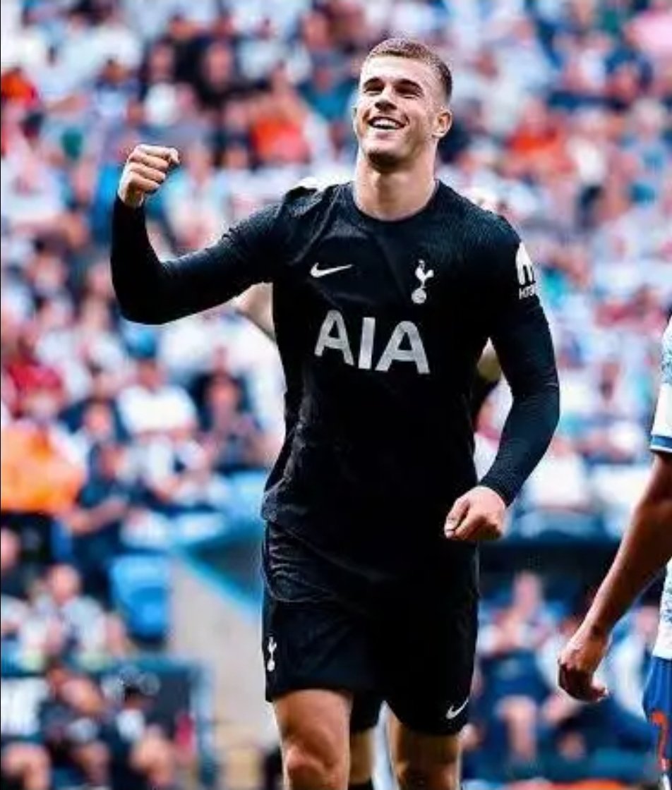 CROX_CULER tweet media