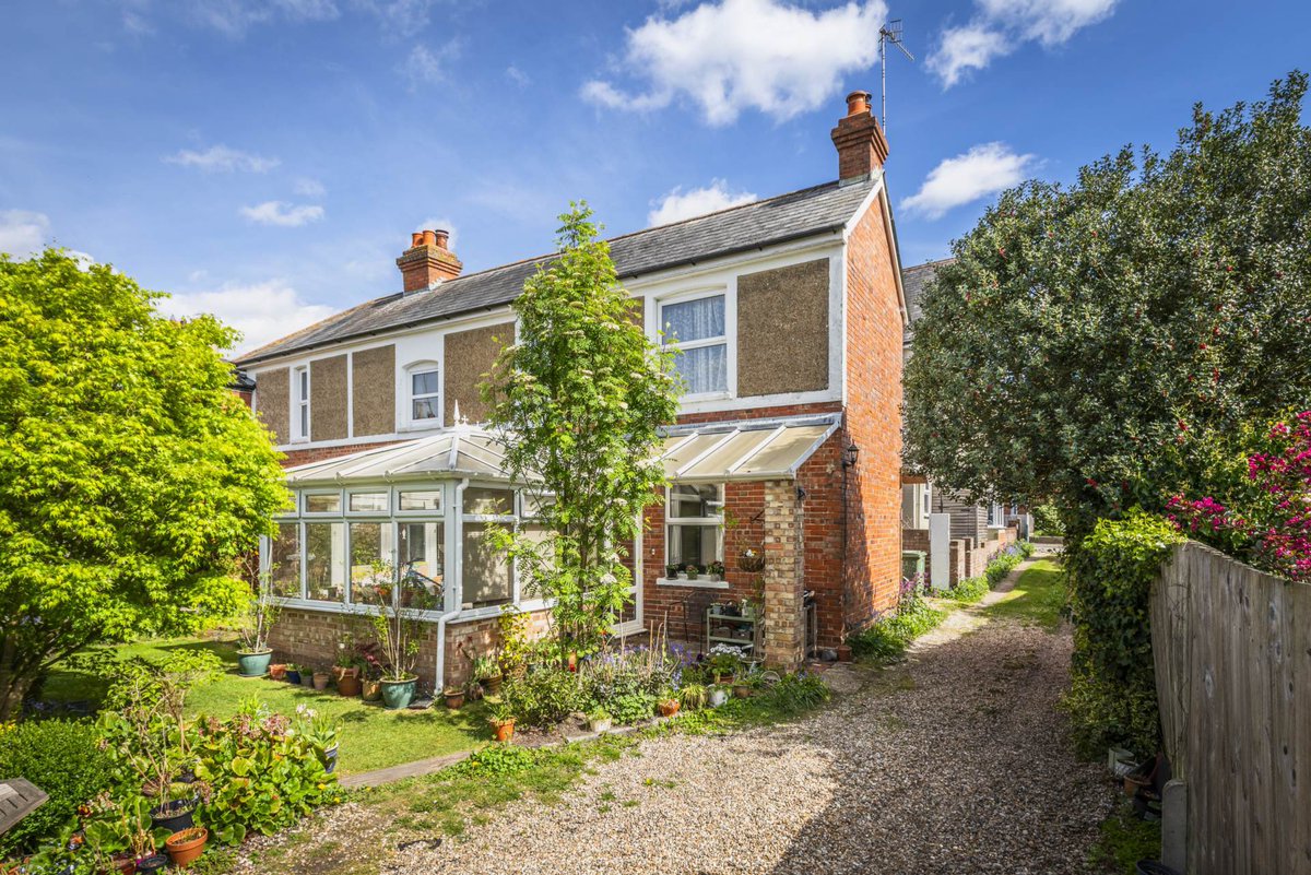FlyingFishUK's tweet photo. NEW LISTING IN TUNBRIDGE WELLS! GUIDE PRICE £560k: Bright 3-bedroom attached period home with driveway and idyllic garden.
https://t.co/B7Uz1BKk5s
.
.
.
#tunbridgewells #tonbridge #bidborough #southborough #langtongreen https://t.co/3HGZ76Uea2
