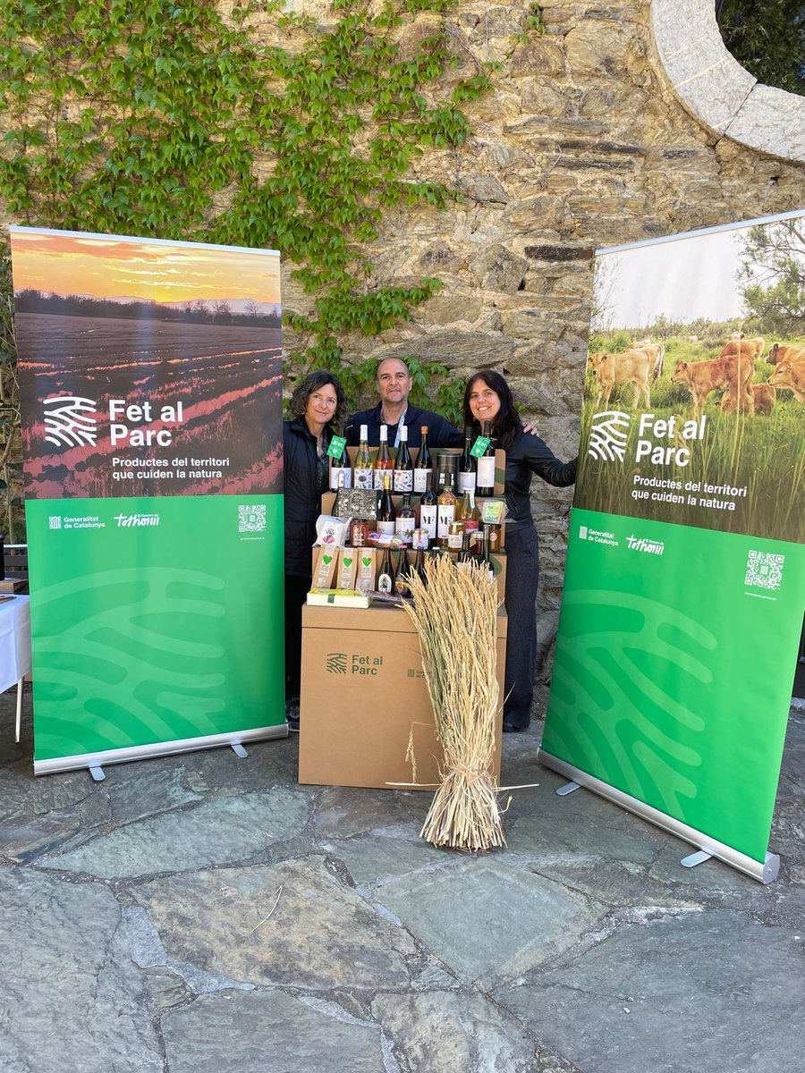 transicioeco's tweet photo. 🏞️ Presentem #FetAlParc al 2n Congrés de Càmpings de Catalunya, un programa per potenciar i comercialitzar productes agroalimentaris i artesanals dels nostres espais naturals protegits

📍 Aquest 1r any es calcula que es disposarà d’una quarantena de punts de venda, gràcies a l’acord amb la Federació Catalana de @CampingsC