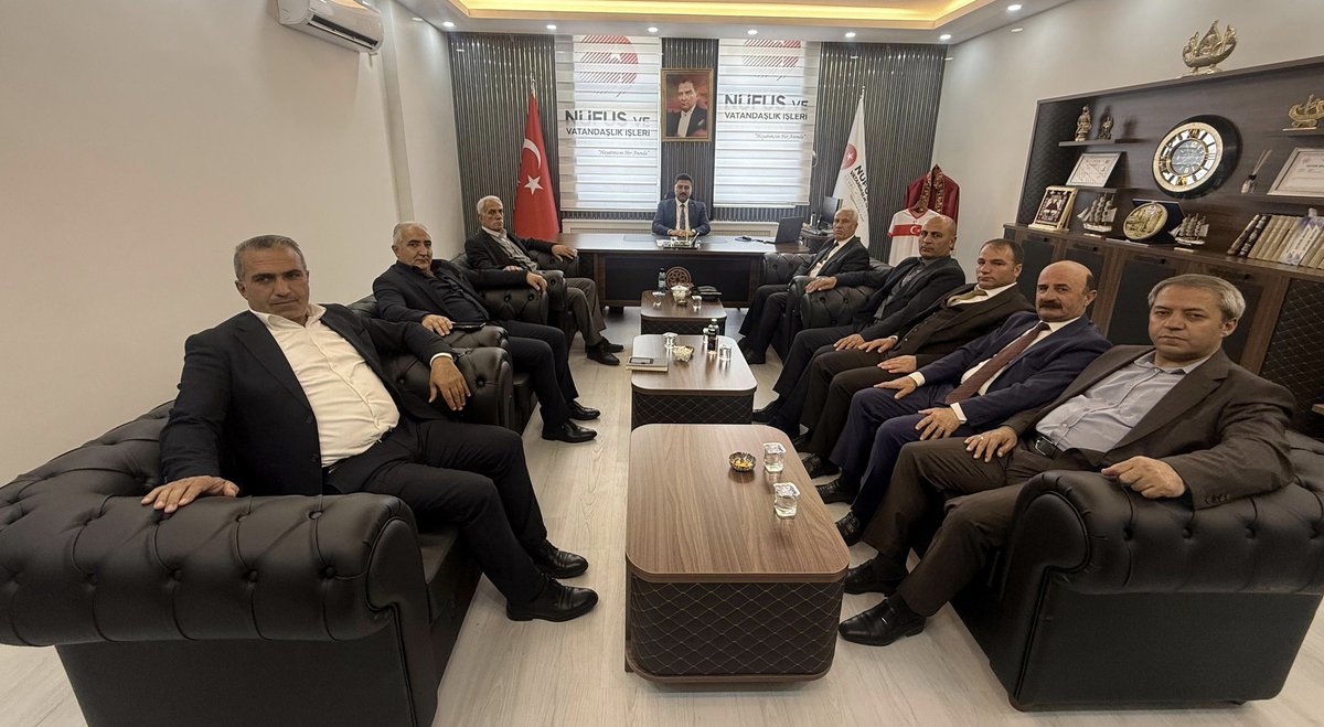 Hakkâri Merkez Bağışlı Köyü bölgesi Muhtarlarımız  ile İl encümeni sn. Fevzi DEMİR, İl Nüfus ve Vatandaşlık Müdürümüz Sn. Sabri ASLAN'I nezaket ziyaretinde bulundular İl müdürümüz bu ziyaretlerinden ötürü memnuniyetini dile getirdi.
<a href="/SabriAslanx/">Sabri ASLAN</a>
<a href="/HakkariValiligi/">T.C. HAKKARİ VALİLİĞİ</a> <a href="/itasyapan/">İbrahim Taşyapan</a>