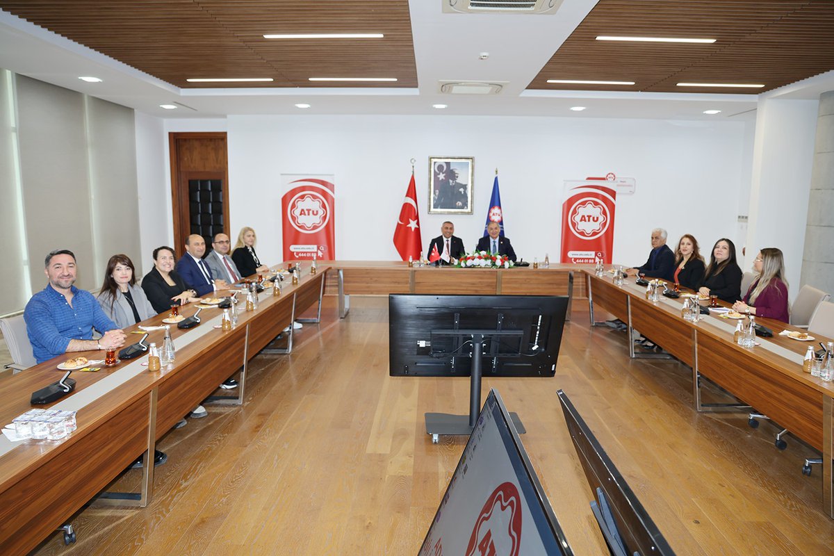 atukurumsal's tweet image. Adana ATÜ ile Adana Büyükşehir Belediyesi arasında sürdürülebilirlik protokolü imzalandı! 🤝
Hedef: 🌱 Enerji verimliliği 💧 Su yönetimi 🏫 Sürdürülebilir kampüs projeleri
Gelecek nesillere daha yaşanabilir bir çevre bırakmak için güçlerimizi birleştiriyoruz. 🌍✨ #adana #atu