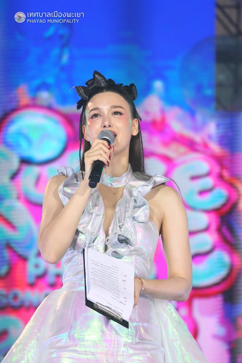 JackiesMangoes's tweet image. รูปแจ็คกี้ในงาน #BubbleWavePhayao จากเพจ เทศบาลเมืองพะเยา

🔗facebook.com/share/18nANkk8…
🔗facebook.com/share/1DRFojBT…

#BubbleWave2026 #PhayaoFestivals
#แจ็คกี้ชาเคอลีน #Jackie_Jacqueline