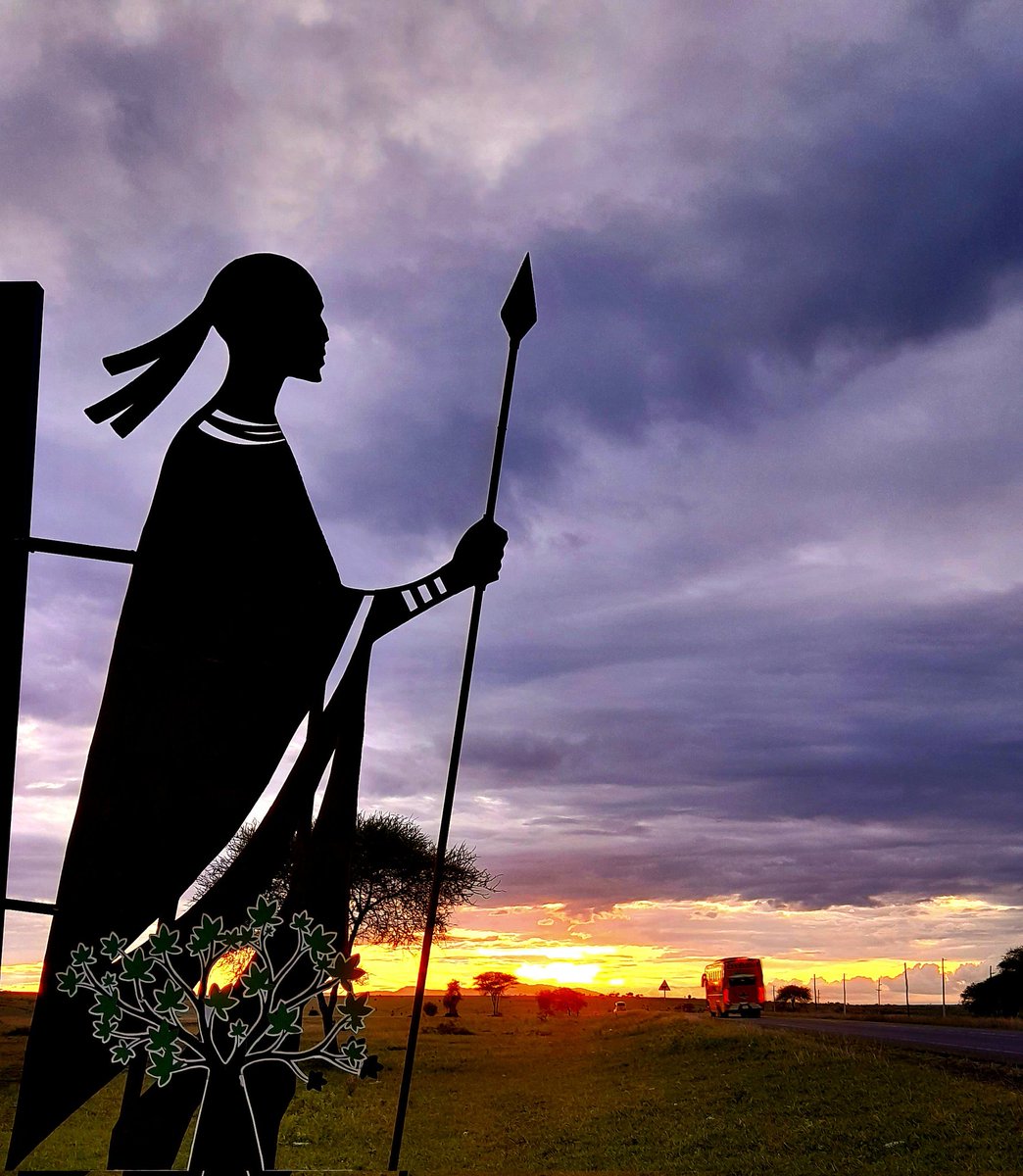 As the sun dips below the horizon here in Tanzania 🇹🇿, a Maasai elder keeps watch. Vigilant as always.

#Wallpaper #Maasai #MaasaiWarrior