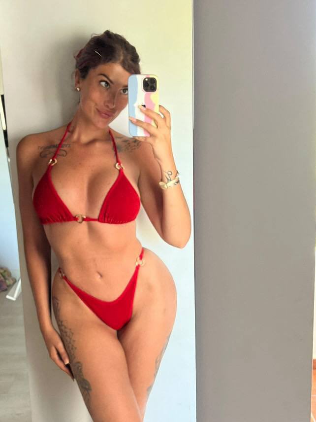 Amber 🛍️ tweet media