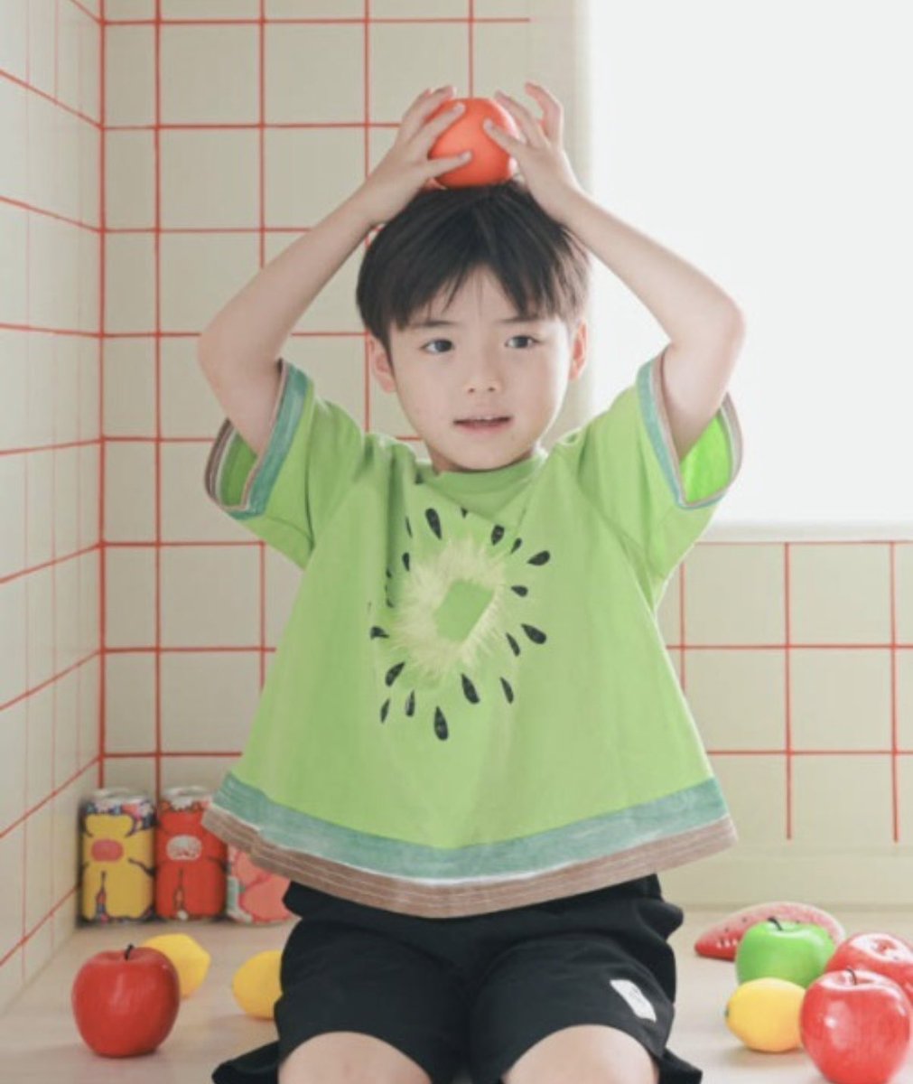morico_mo's tweet photo. nicohratのTシャツかわいい
こういう一癖あるデザイン、保育園着に集めたくなるんだよな https://t.co/F18TII0n3j
