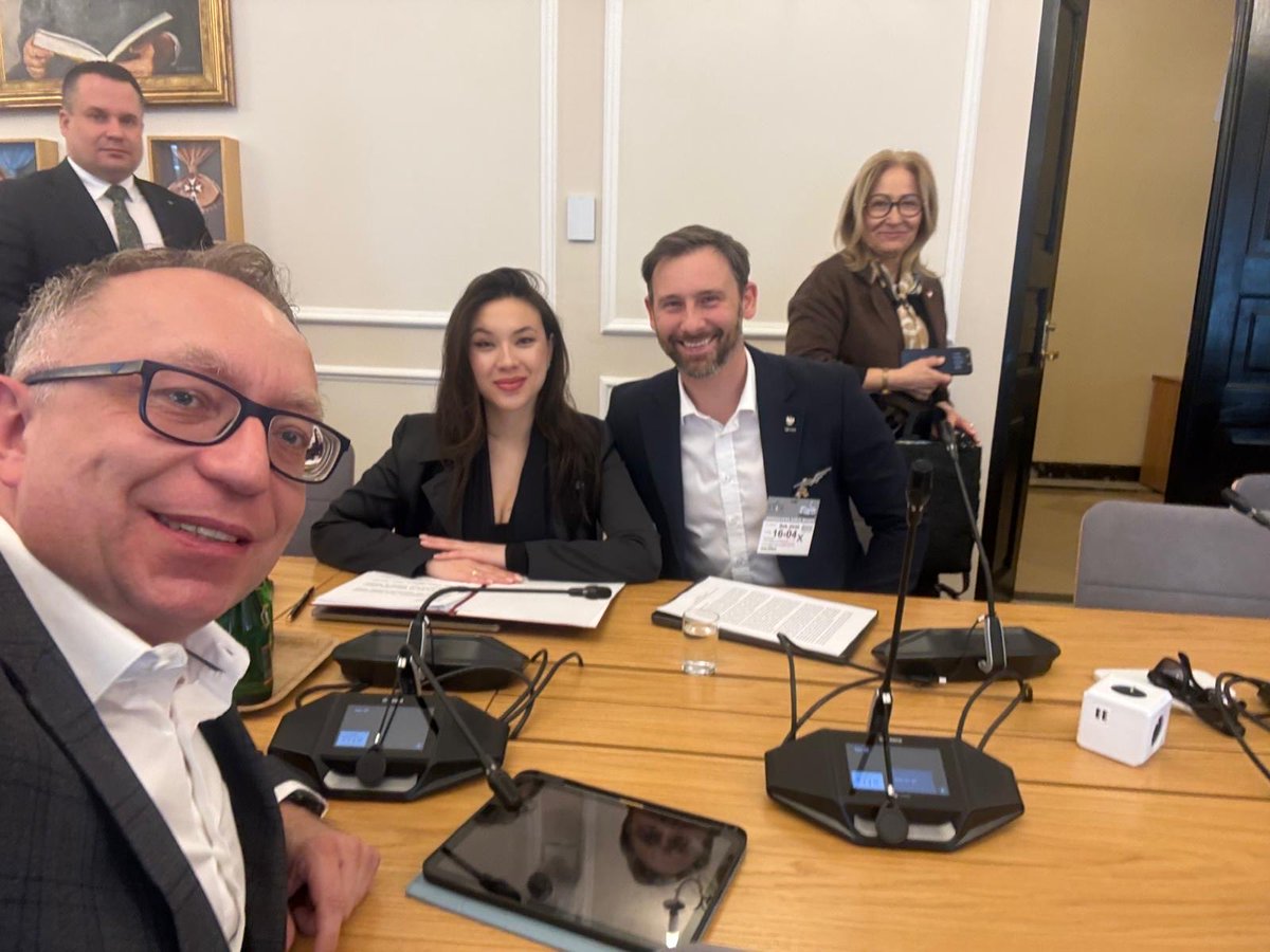 Artur Gierada tweet media