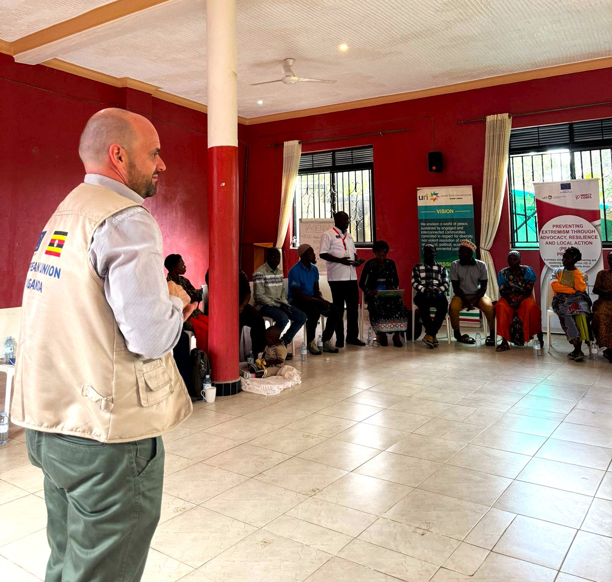 EUinUG's tweet image. In Bundibugyo, our #TeamEurope Political Advisors met returnees from abduction by the #ADF rebel group. 

They shared touching testimonies on the time in captivity, their subsequent rehabilitation, &amp;amp; reintegration, facilitated by @mercycorps &amp;amp; @URIEurope with EU support. 

🇪🇺🤝🇺🇬