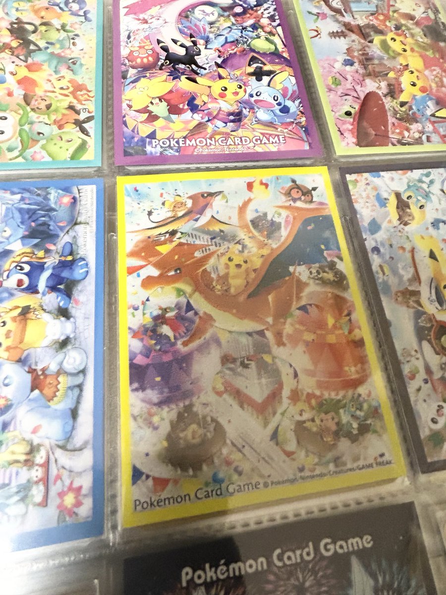 hari915's tweet photo. 眺めていると気持ちが明るくなります。カードよりスリーブの方がイラストいいんですよね。。。。#ポケモン #デッキシールド https://t.co/2SJVOcQnCQ